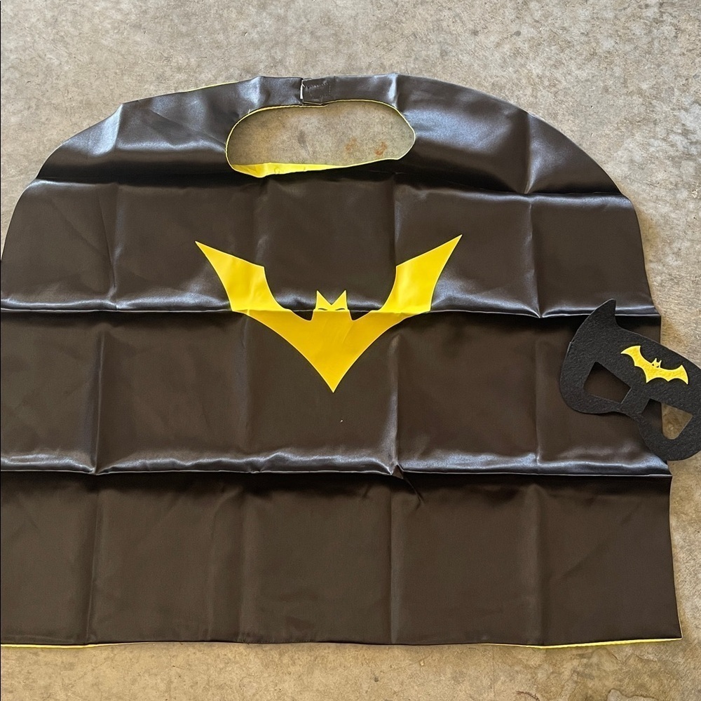 Kids Batman Hero Costume Cape and Mask, New in Package